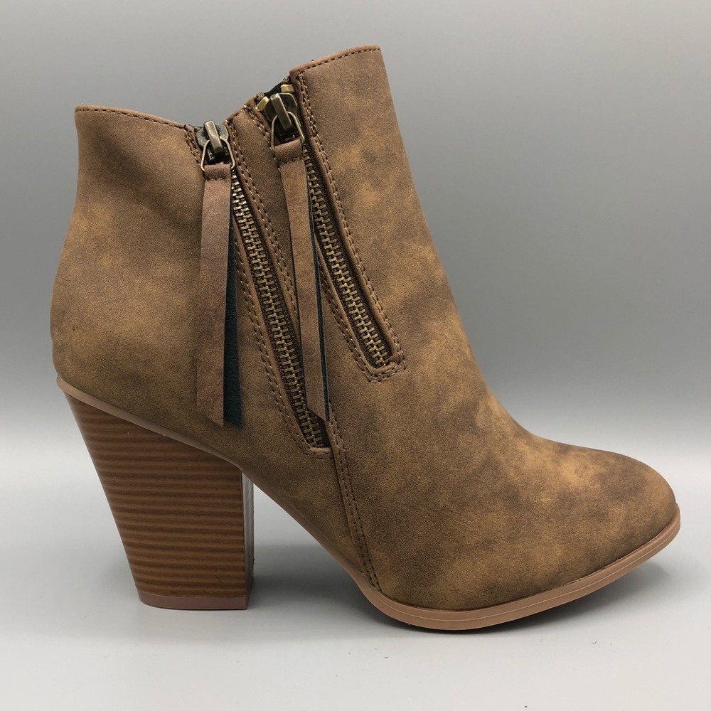 Journe collection brown ankle boot
